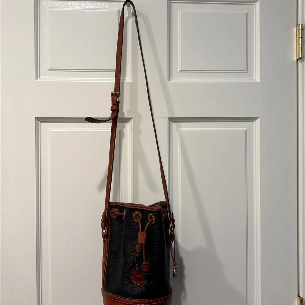 Vintage Dooney & Bourke All-Weather Leather drawstring bucket bag - Picture 3 of 9